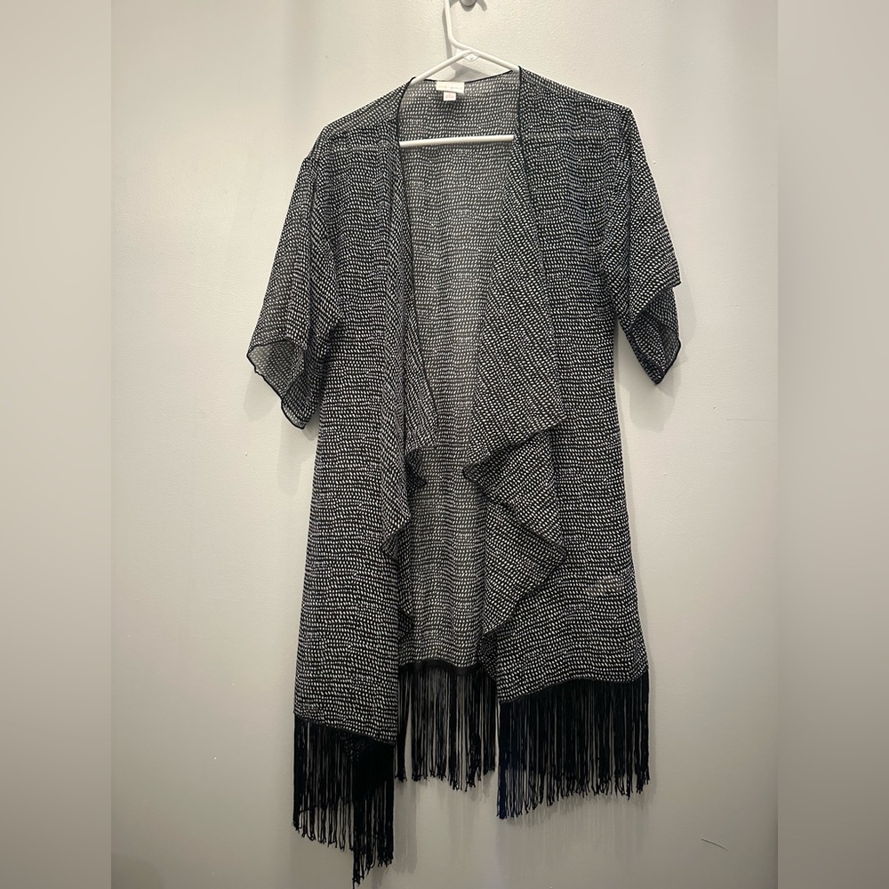 Lularoe Black and White Fringe Kimono. Women’s 0-12